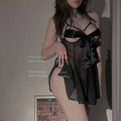 Đầm ngủ xuyên thấu Sexy Miu thắt nơ ngực – M5 đen
